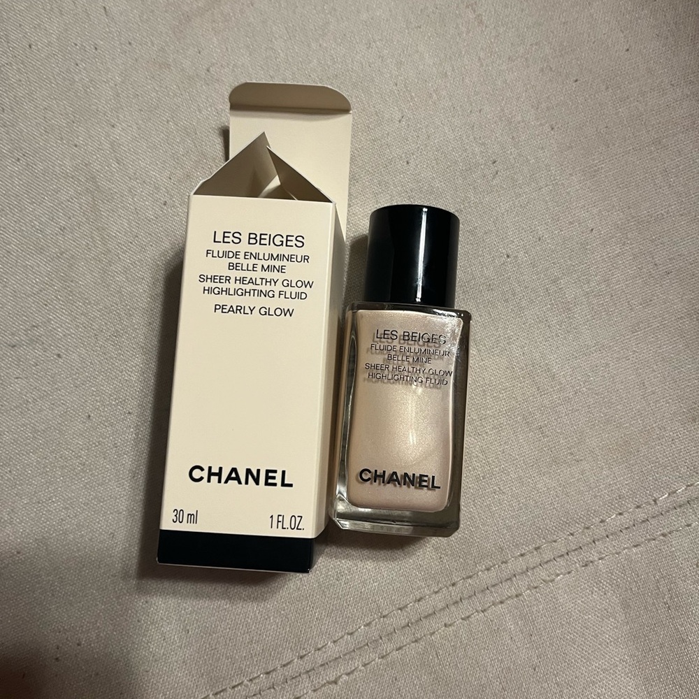 Chanel pearly glow highlighter